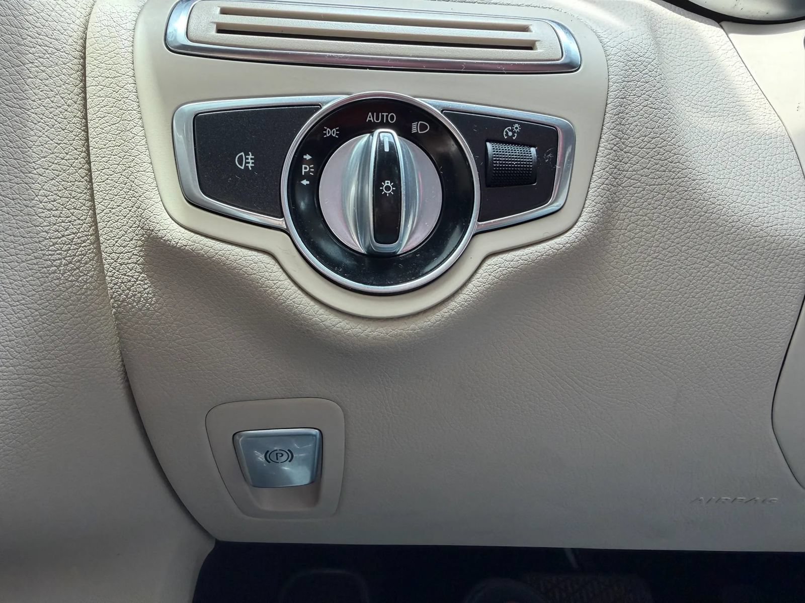 Used 2016 Mercedes-Benz C 300 4MATIC Sedan image 46