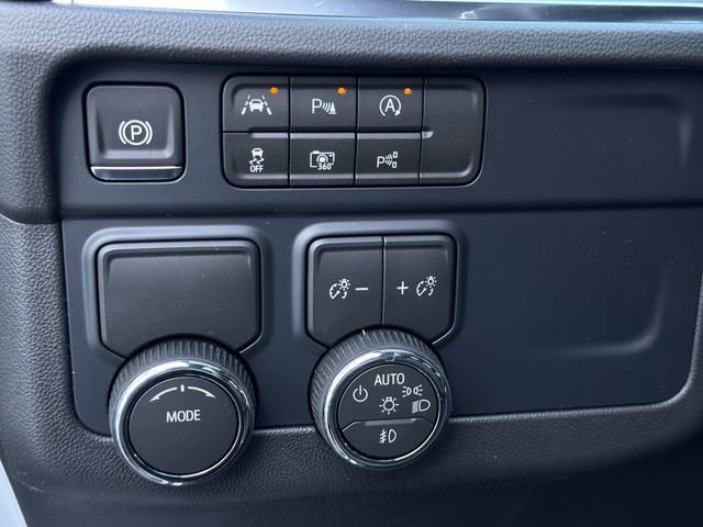 New 2026 Chevrolet Suburban Premier image 18