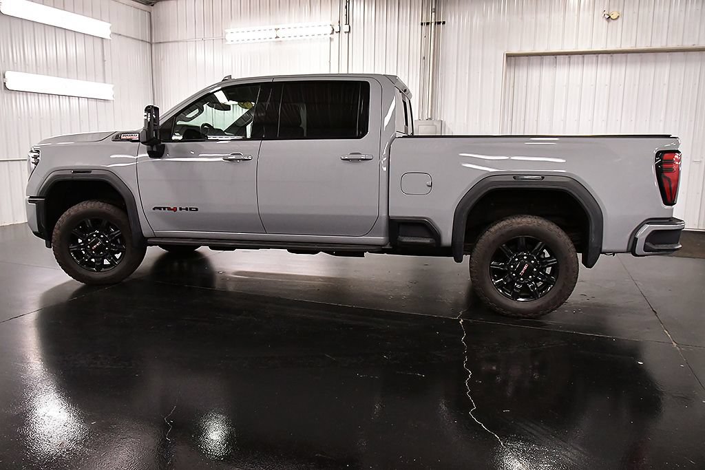 Used 2025 GMC Sierra 2500 AT4 AWD/4WD image 4