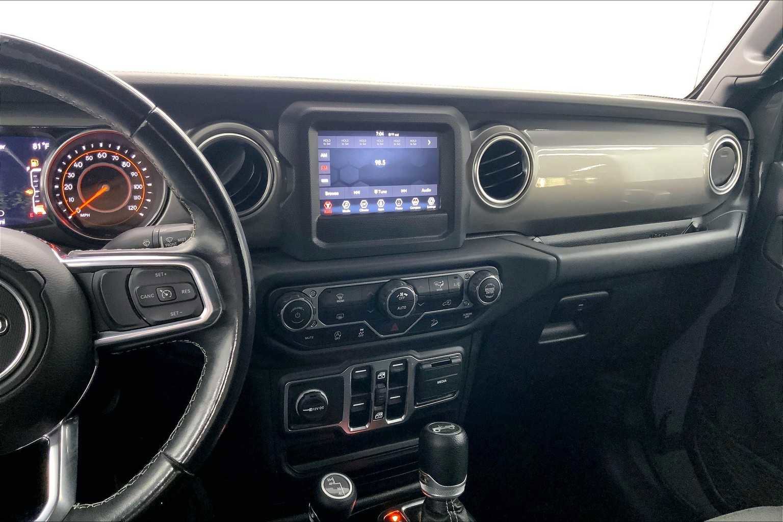 Used 2020 Jeep Wrangler Unlimited Sahara image 25