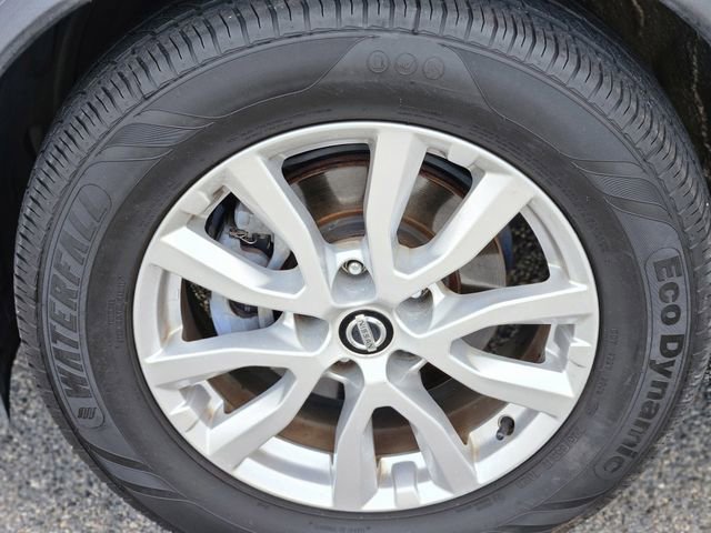 Used 2017 Nissan Rogue SV w/ SV Premium Package FWD image 9