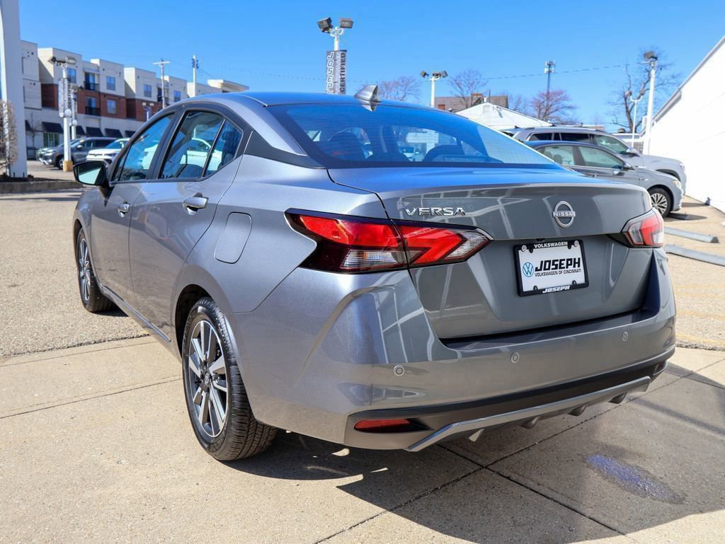 Used 2025 Nissan Versa SV image 3