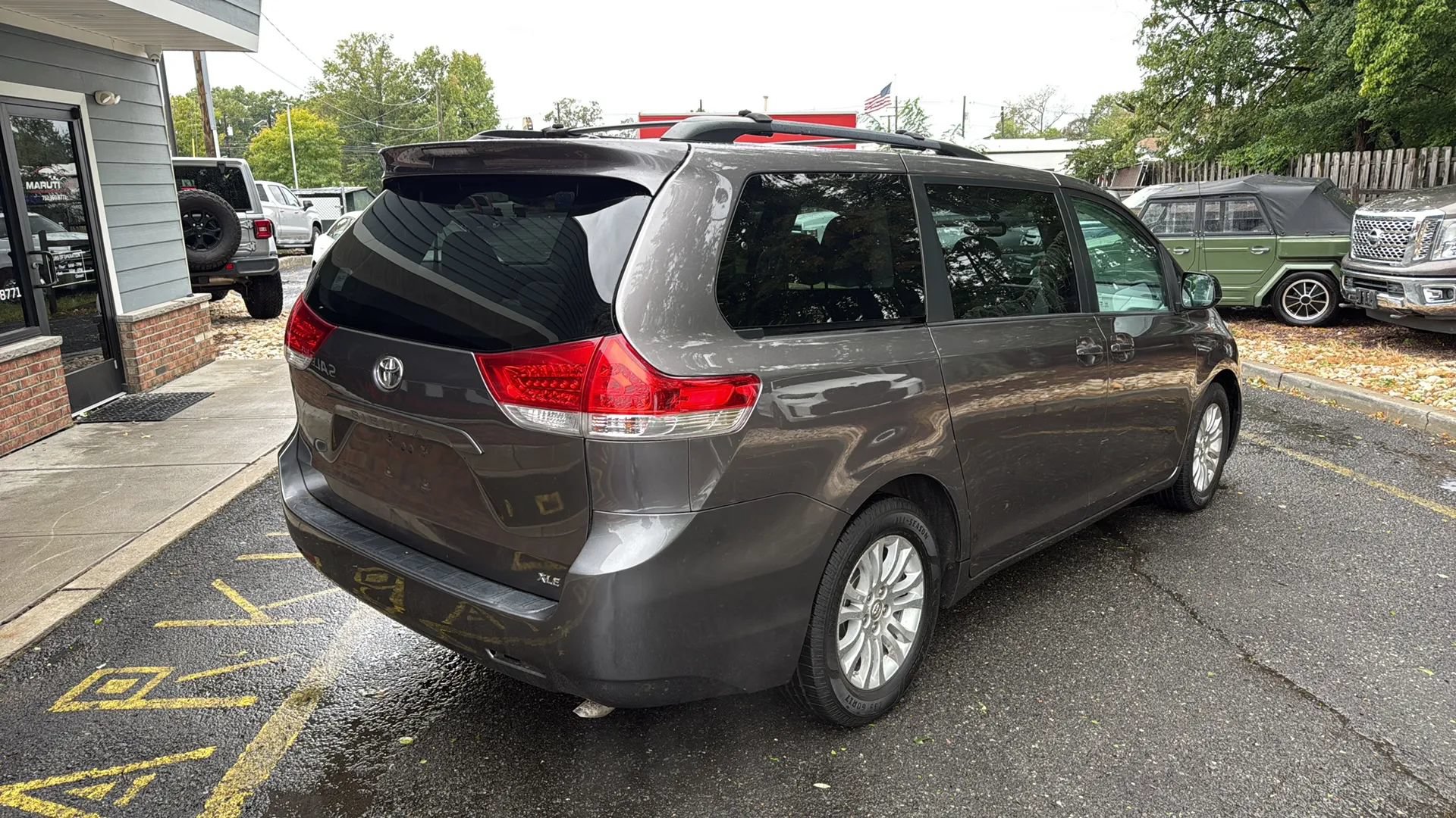 Used 2013 Toyota Sienna XLE FWD image 5