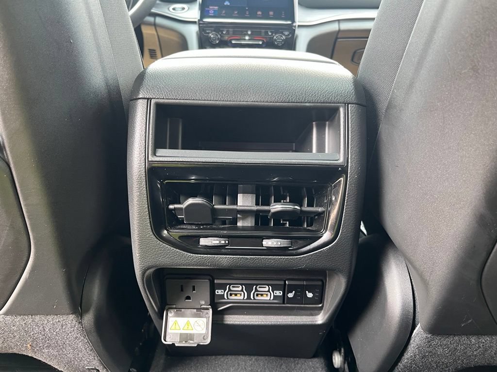Used 2024 Jeep Grand Cherokee Limited AWD/4WD image 23