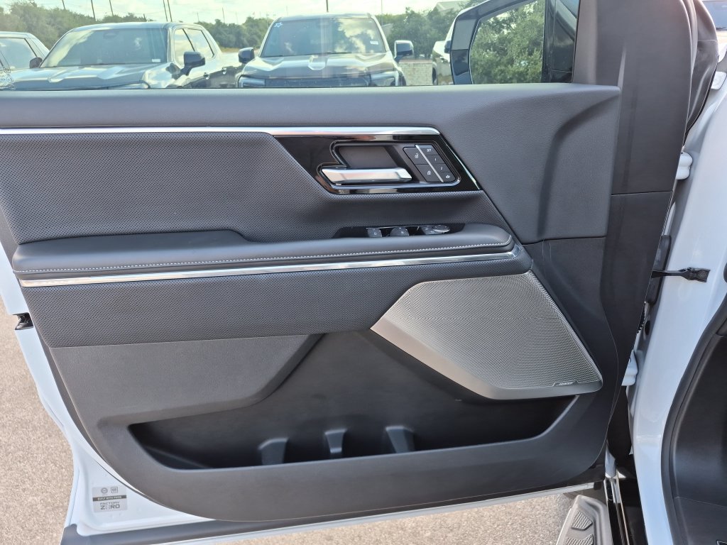 Used 2025 GMC Sierra EV Denali AWD/4WD image 18