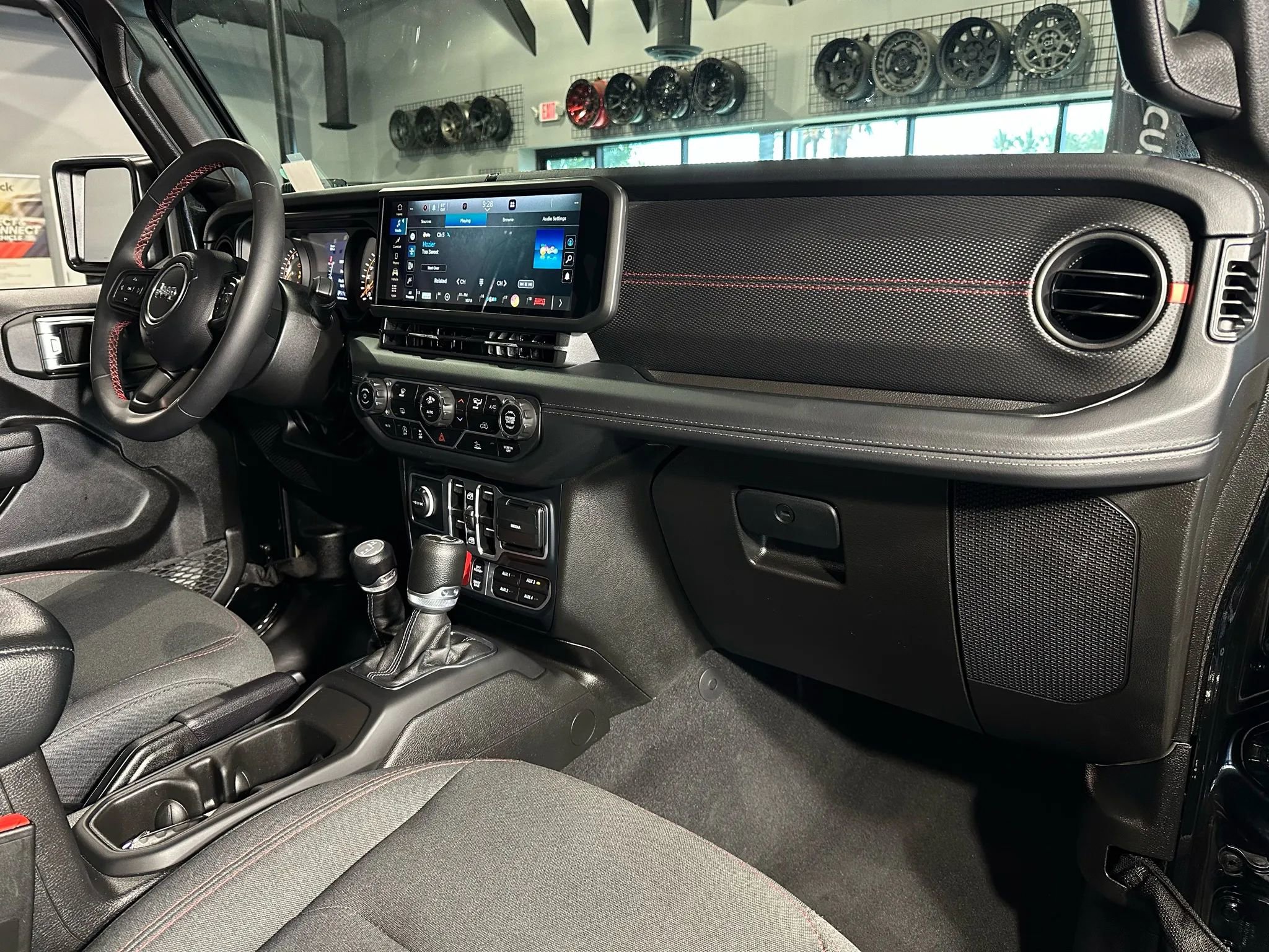 Used 2024 Jeep Wrangler Unlimited Rubicon image 19