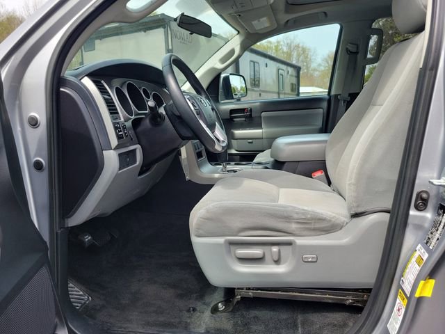 Used 2017 Toyota Sequoia SR5 AWD/4WD image 9