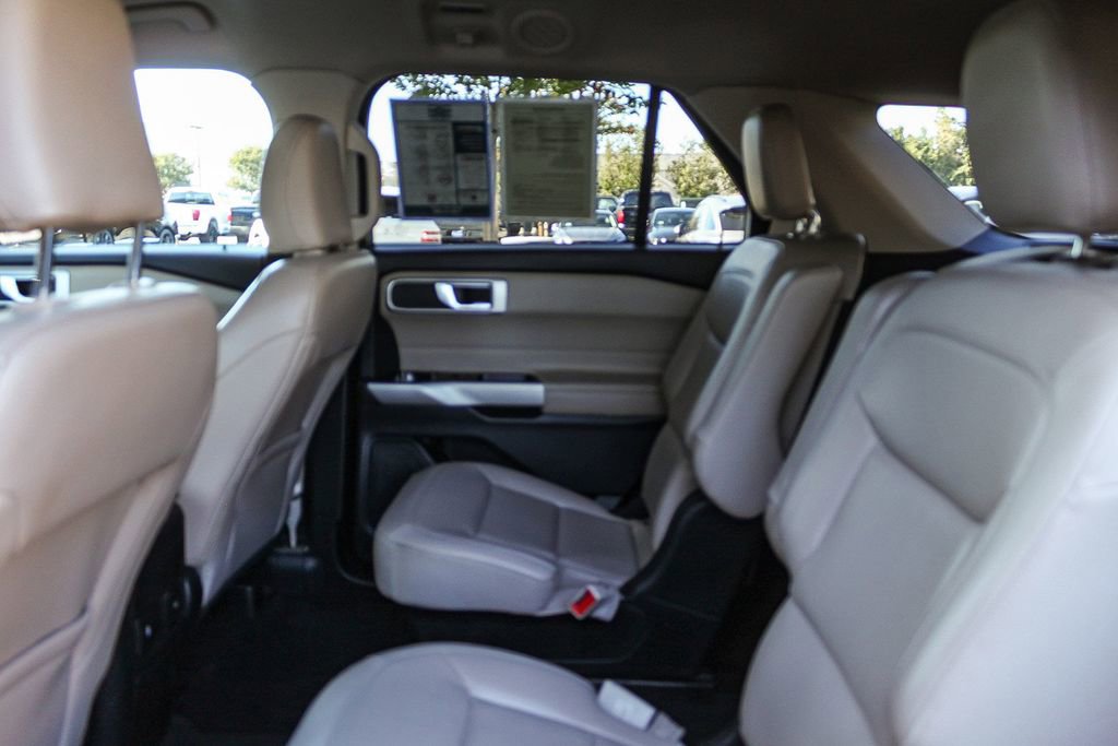 Used 2023 Ford Explorer XLT w/ Equipment Group 202A RWD image 23