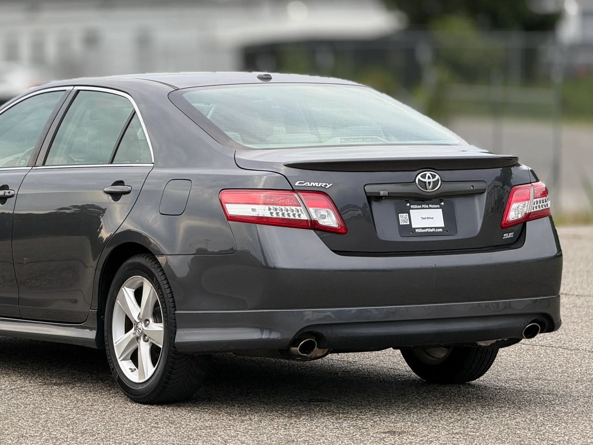 Used 2010 Toyota Camry SE FWD image 16