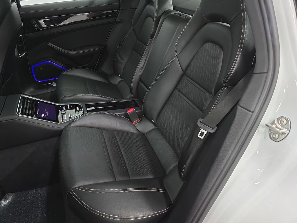 Used 2020 Porsche Panamera image 27