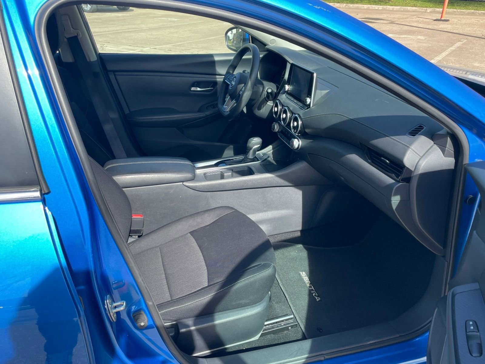 Used 2025 Nissan Sentra SV image 39