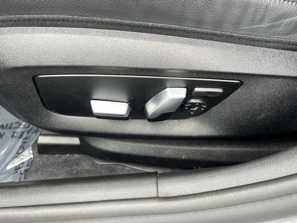 Used 2022 BMW 540i xDrive w/ Premium Package image 13