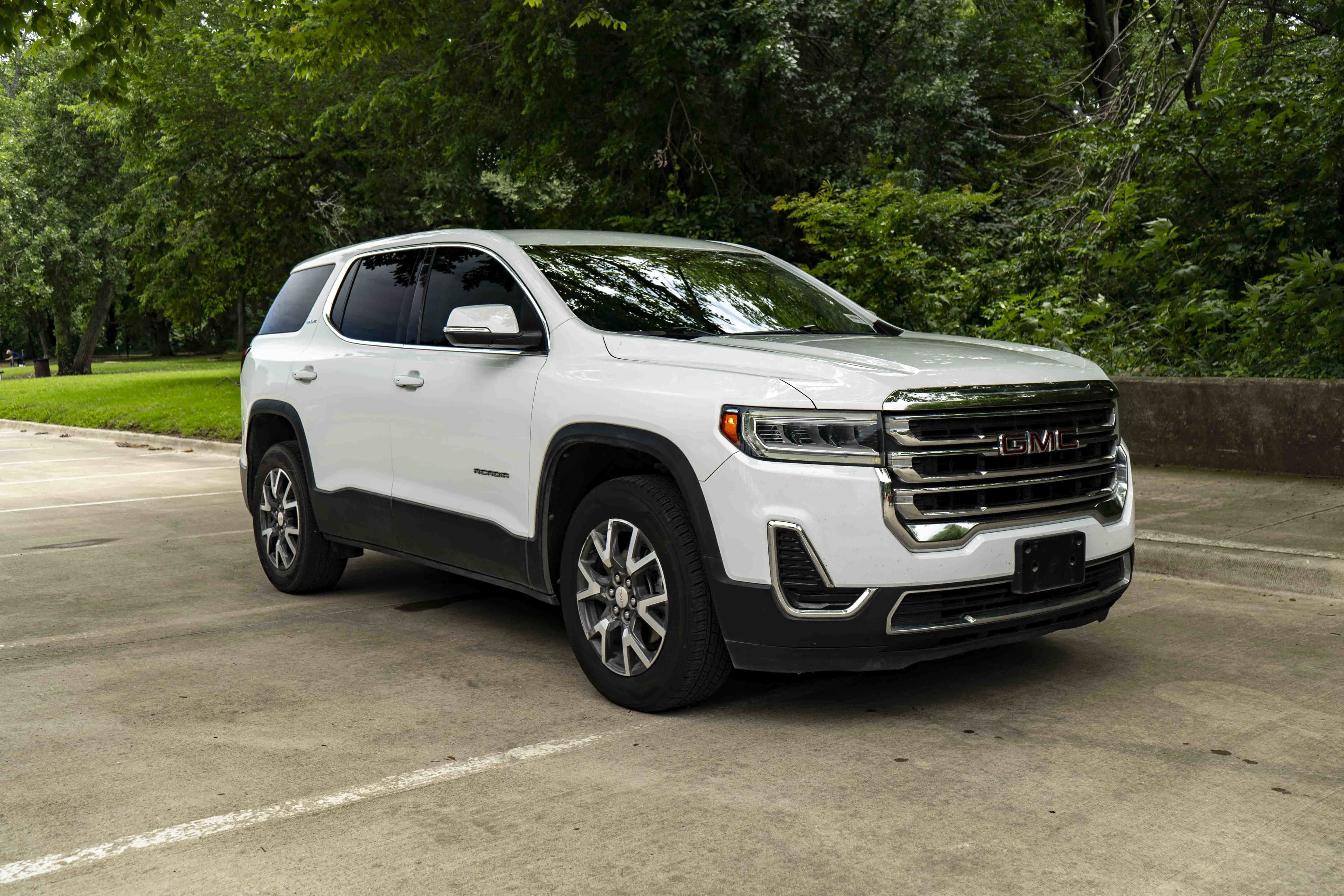 Used 2021 GMC Acadia SLE FWD image 2