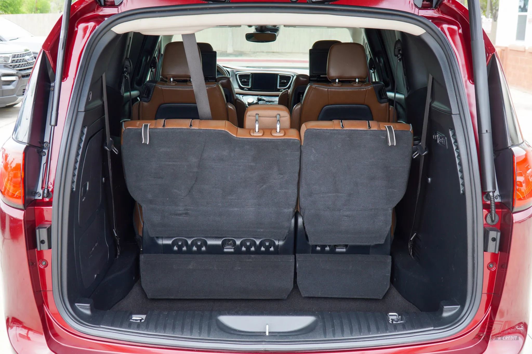 Used 2017 Chrysler Pacifica Limited image 7