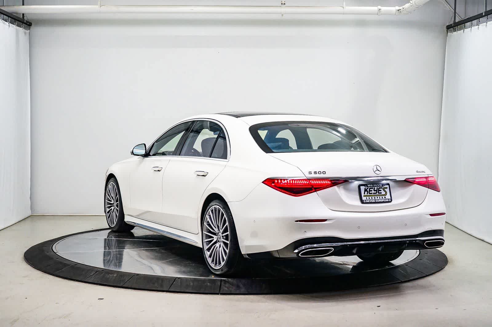 Used 2022 Mercedes-Benz S 500 4MATIC image 2
