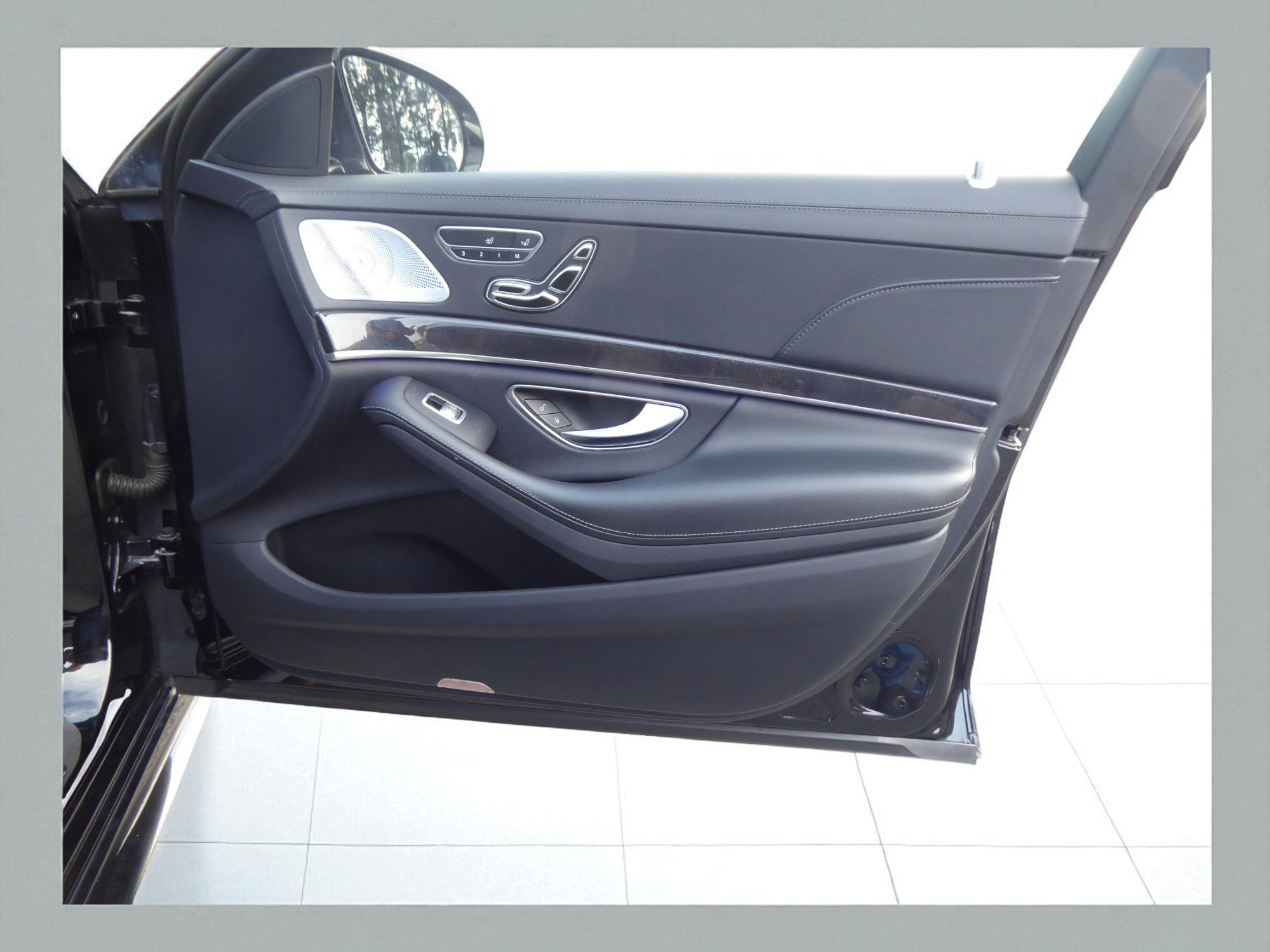 Used 2020 Mercedes-Benz S 560 4MATIC Sedan w/ AMG Line Exterior image 19