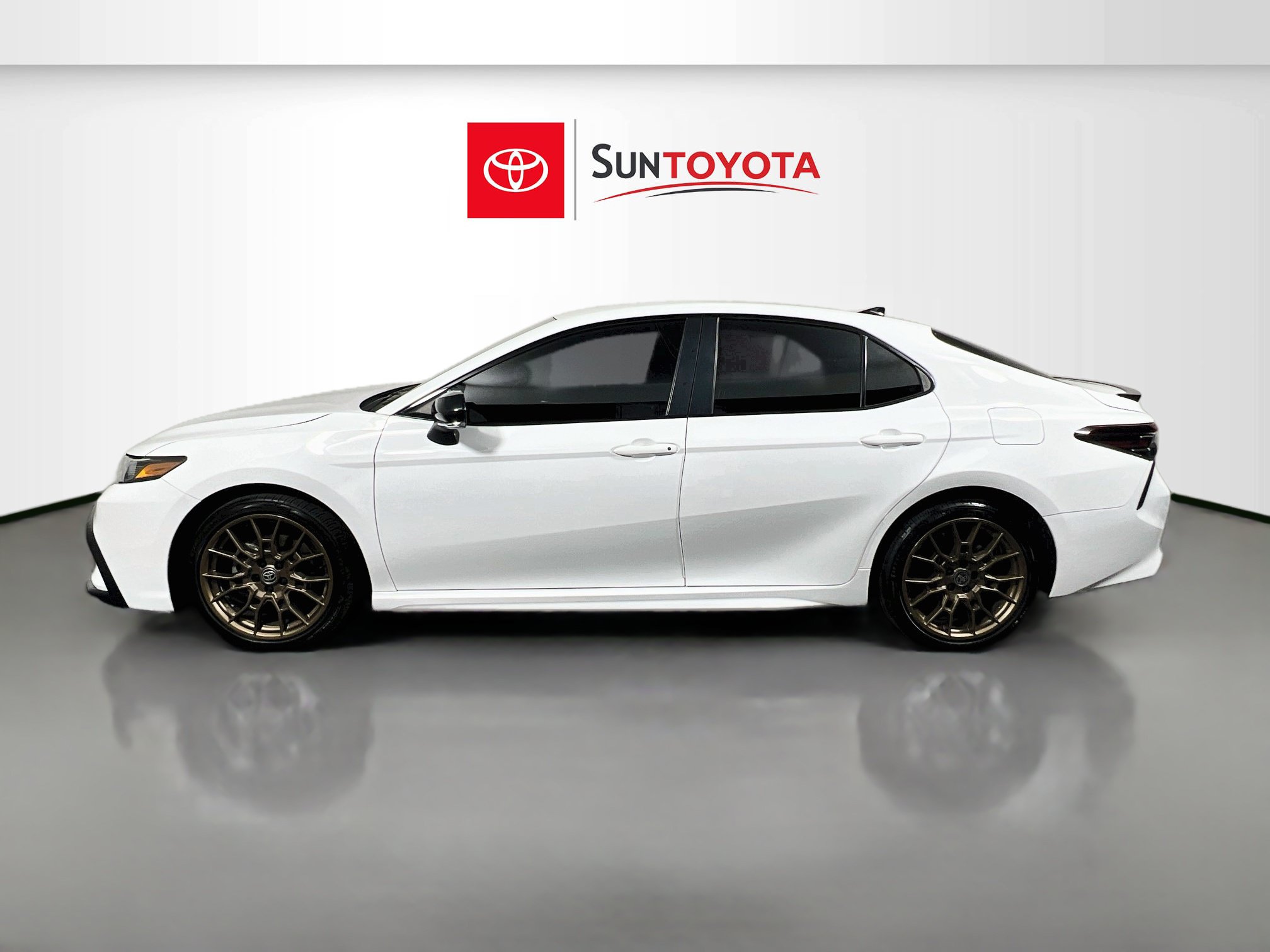 Used 2023 Toyota Camry SE FWD image 7