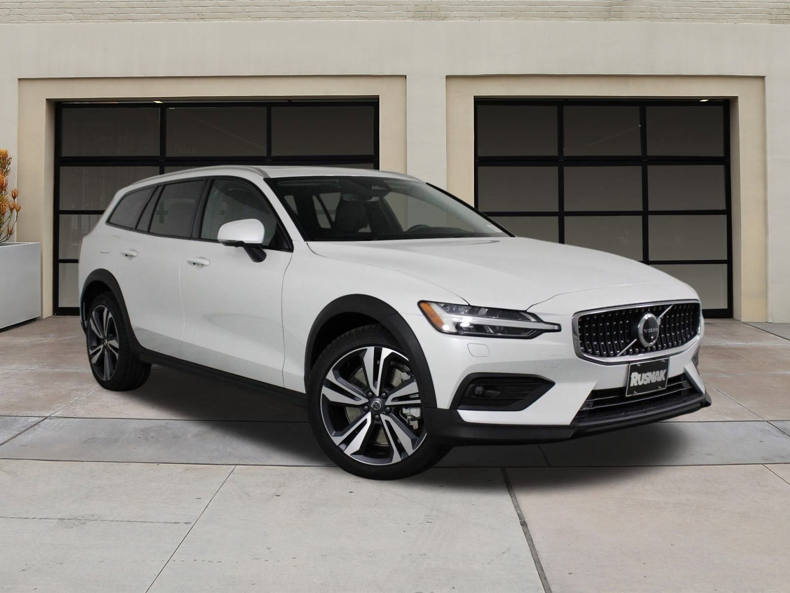 New 2026 Volvo V60 B5 Cross Country Plus w/ Climate Package image 19