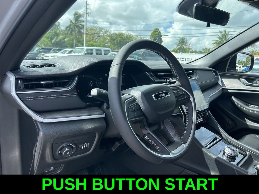 Certified 2025 Jeep Grand Cherokee Limited w/ Black Appearance Package image 12