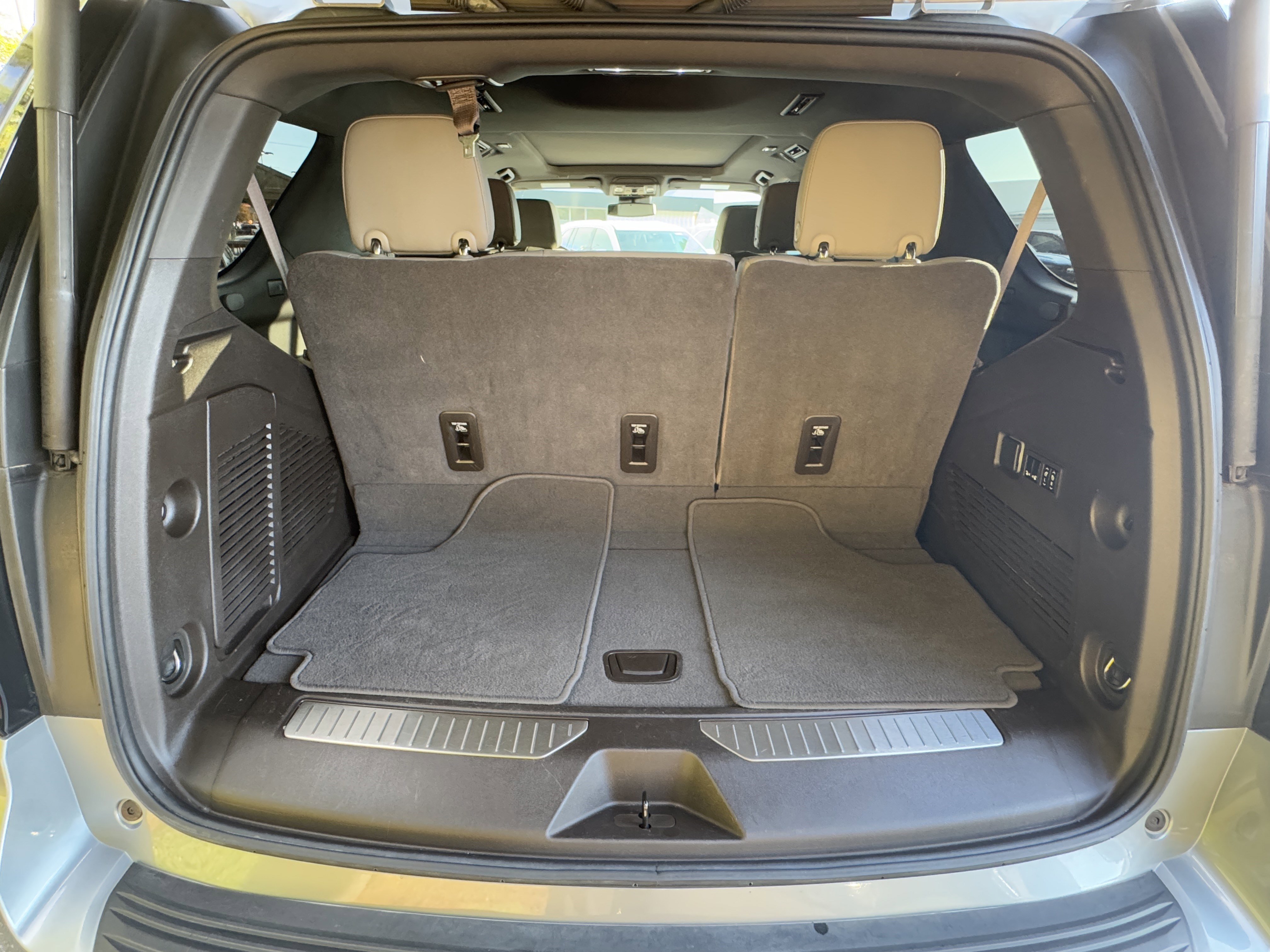 Used 2023 Chevrolet Tahoe Z71 w/ Luxury Package image 4