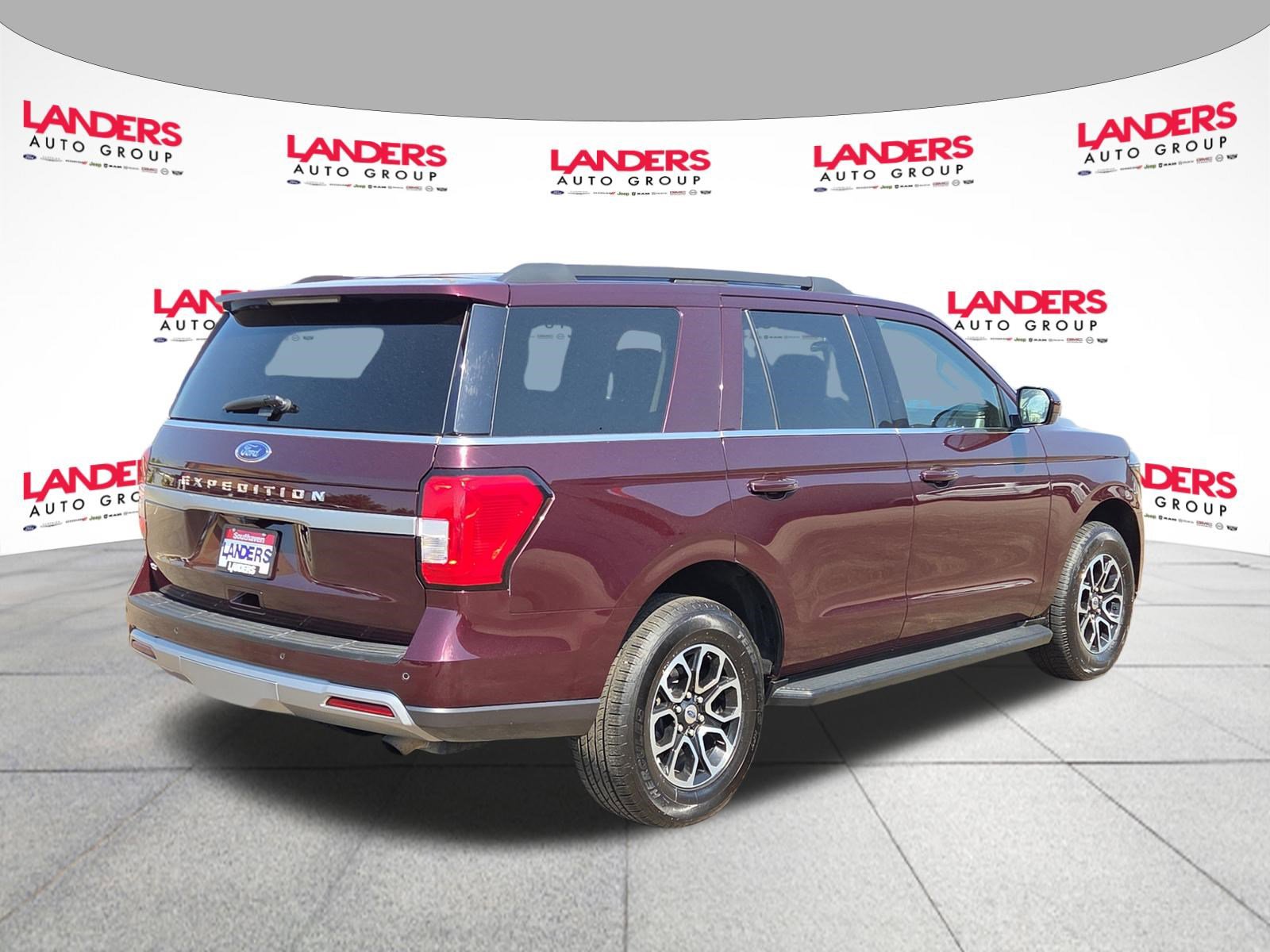 Used 2024 Ford Expedition XLT image 3