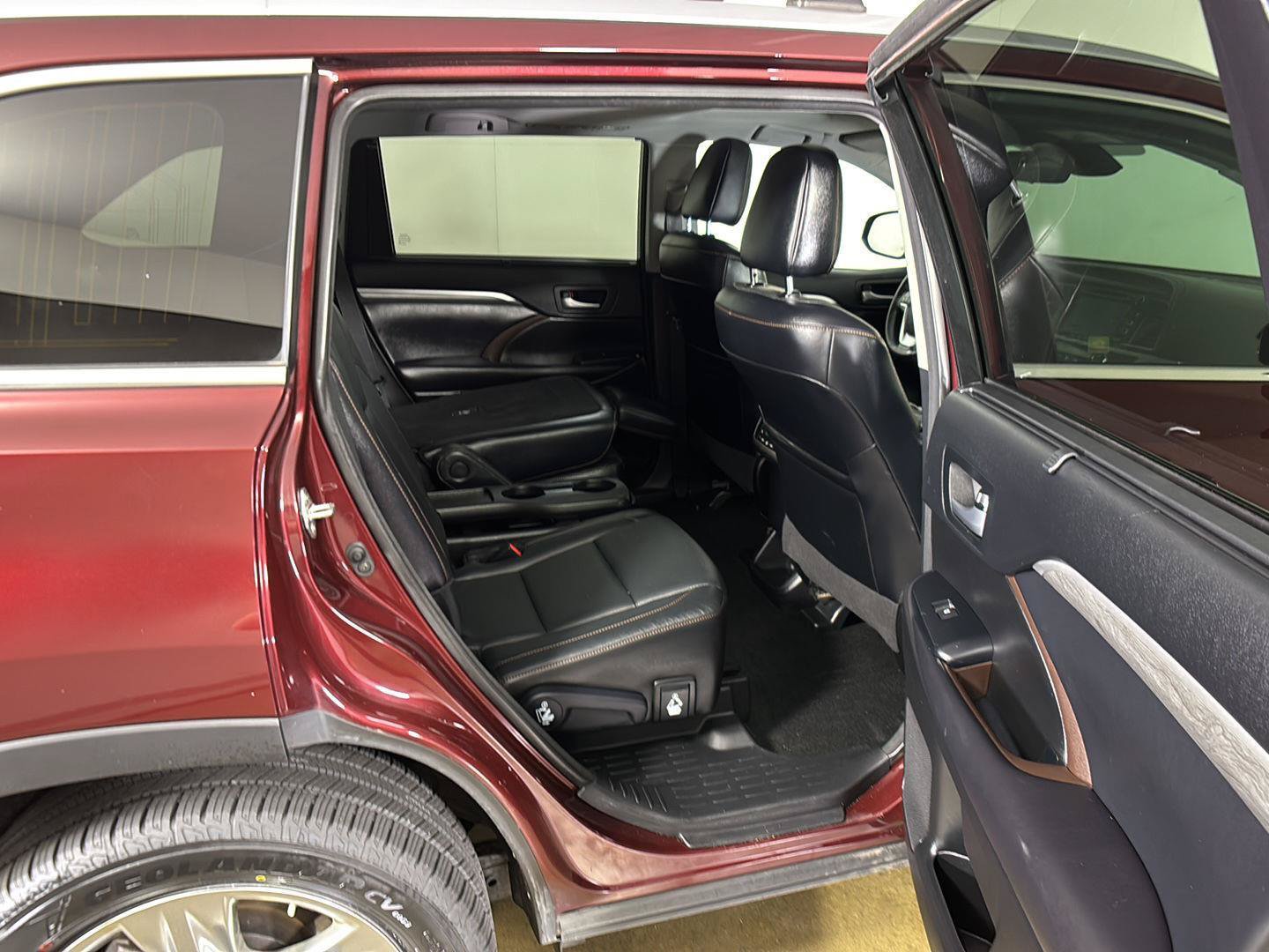 Used 2017 Toyota Highlander Limited w/ Carpet Mat Package AWD/4WD image 15
