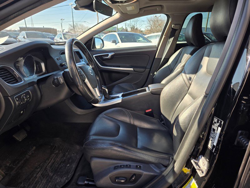 Used 2017 Volvo V60 T5 Cross Country w/ Convenience Package image 9