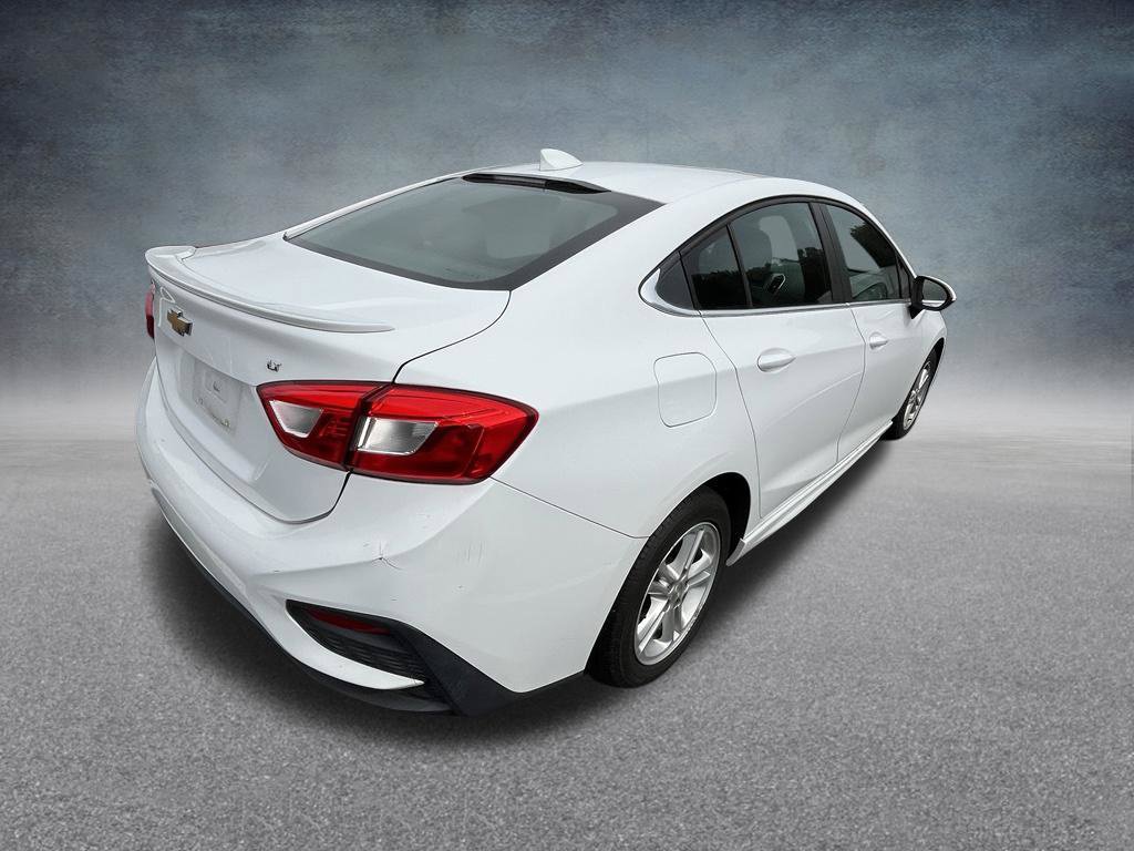 Used 2018 Chevrolet Cruze LT w/ RS Package FWD image 6