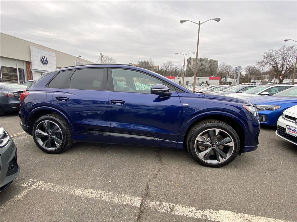 Used 2024 Audi Q4 e-tron Premium Plus w/ Premium Plus image 2