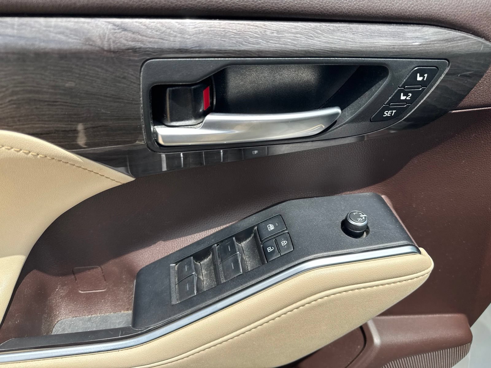 Used 2020 Toyota Highlander Platinum AWD/4WD image 11
