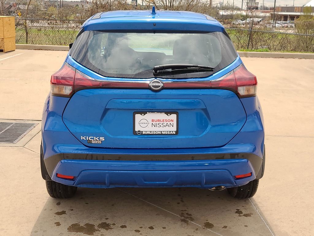 Certified 2025 Nissan Kicks Play S image 3