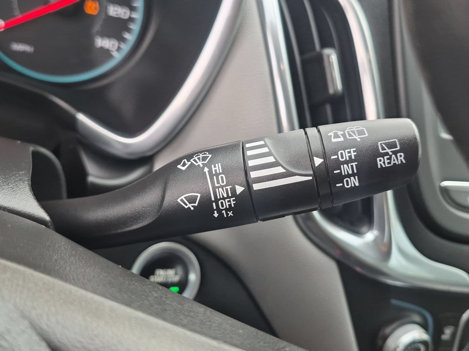 Used 2018 Chevrolet Equinox LS FWD image 25