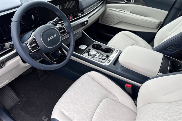 New 2026 Kia Carnival SX w/ SX Dark Edition Package image 11