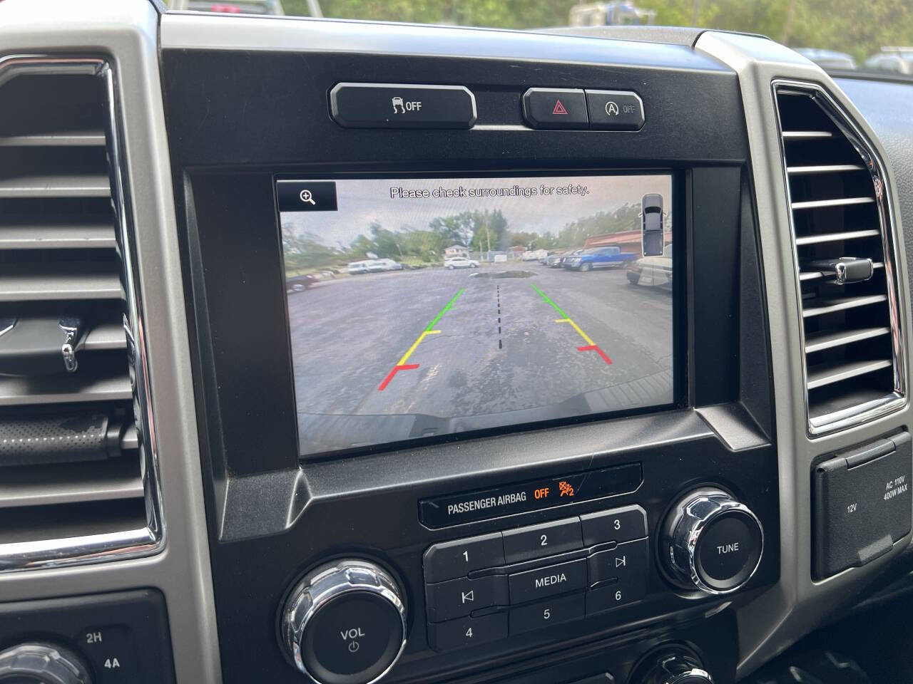 Used 2015 Ford F150 Lariat w/ Equipment Group 501A Mid image 17