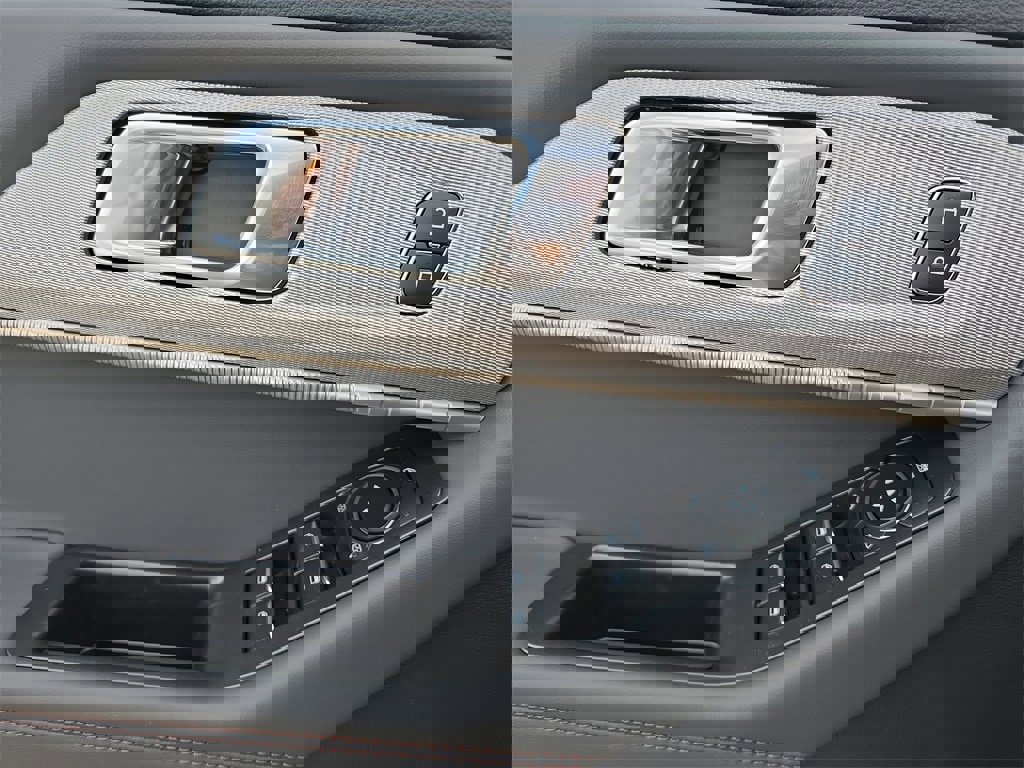 New 2025 Ford Explorer Active w/ Active Comfort Package image 28