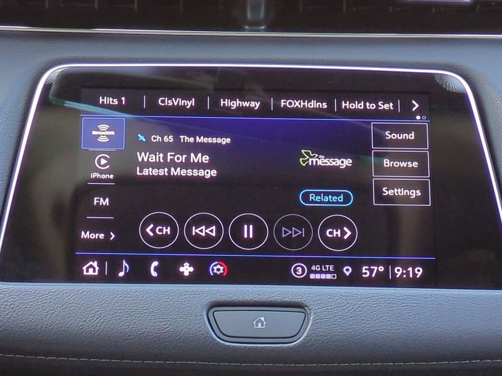 Used 2022 Cadillac XT4 Luxury w/ Driver Awareness Package image 16