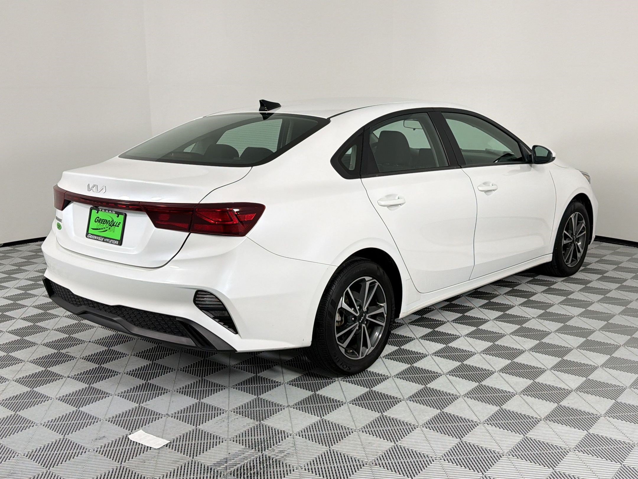 Used 2024 Kia Forte LXS FWD image 9