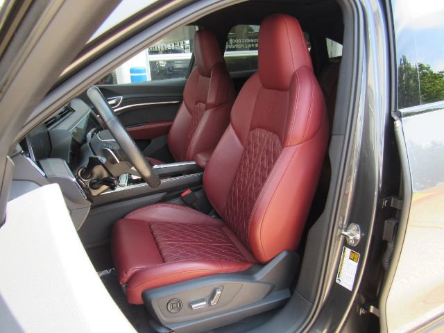 Used 2023 Audi e-tron S Premium Plus w/ Black Optic Package AWD/4WD image 6