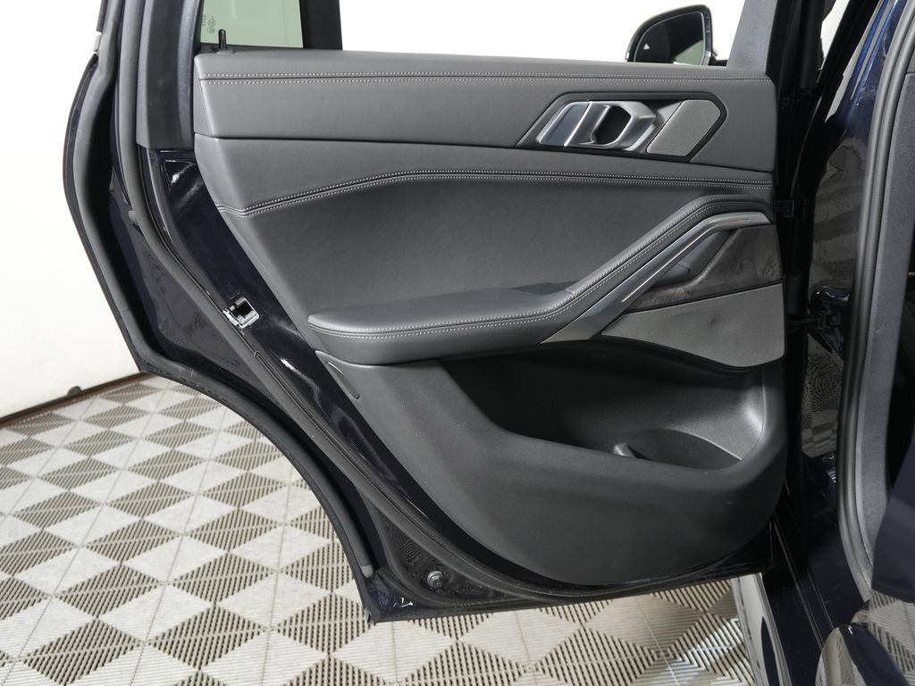 Used 2025 BMW X6 xDrive40i w/ Premium Package image 33
