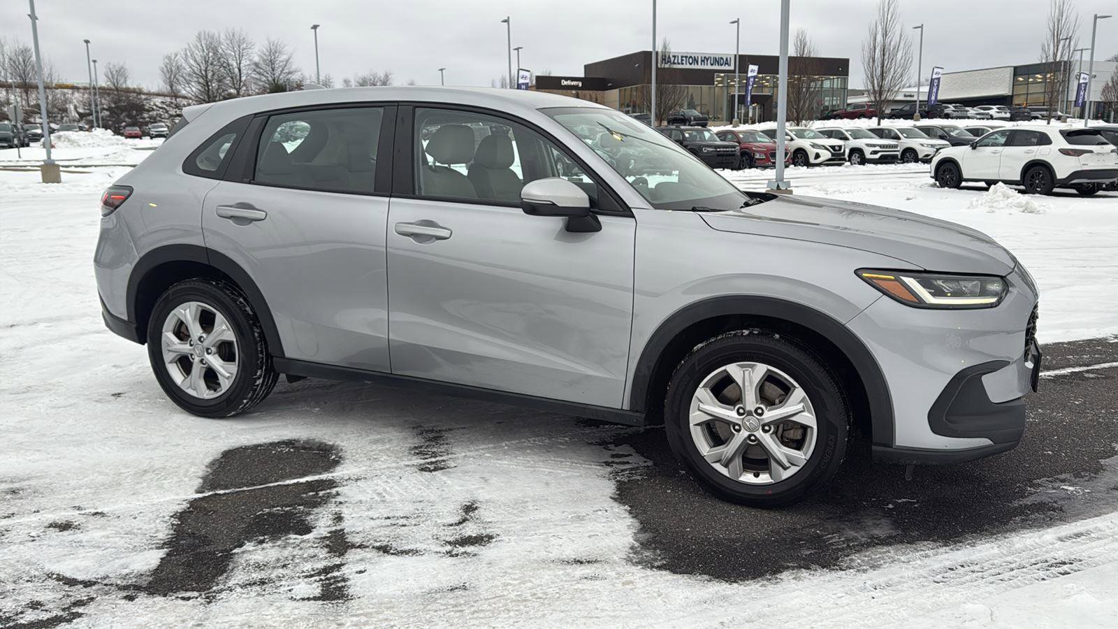 Used 2023 Honda HR-V LX image 3