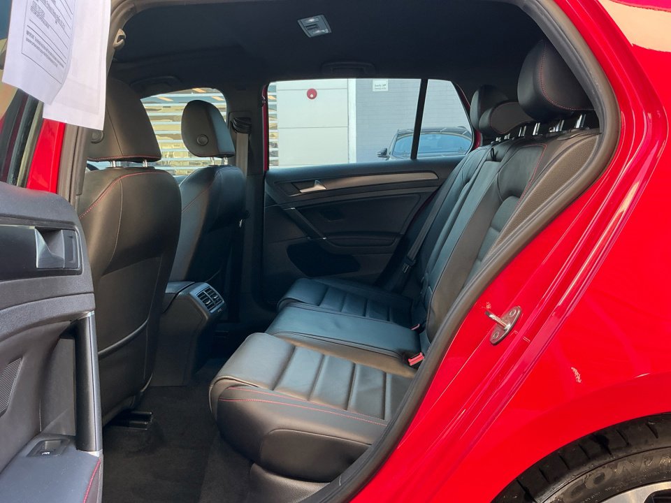 Used 2018 Volkswagen GTI SE w/ SE Leather Package image 32