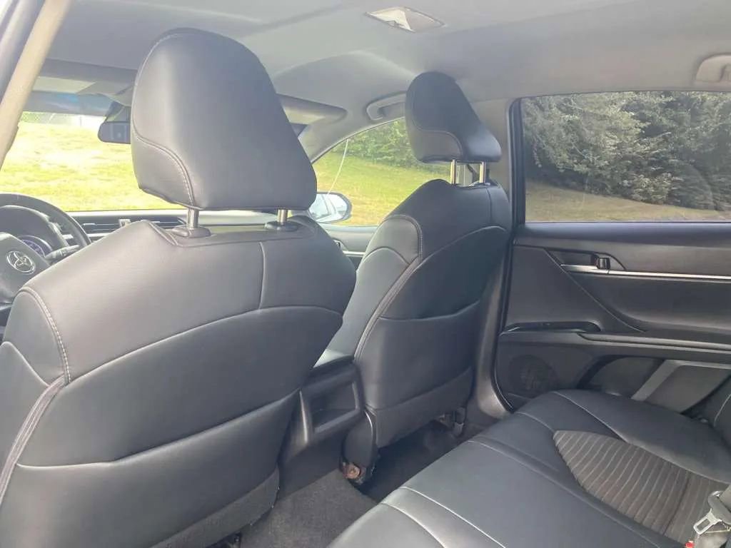 Used 2018 Toyota Camry SE FWD image 11