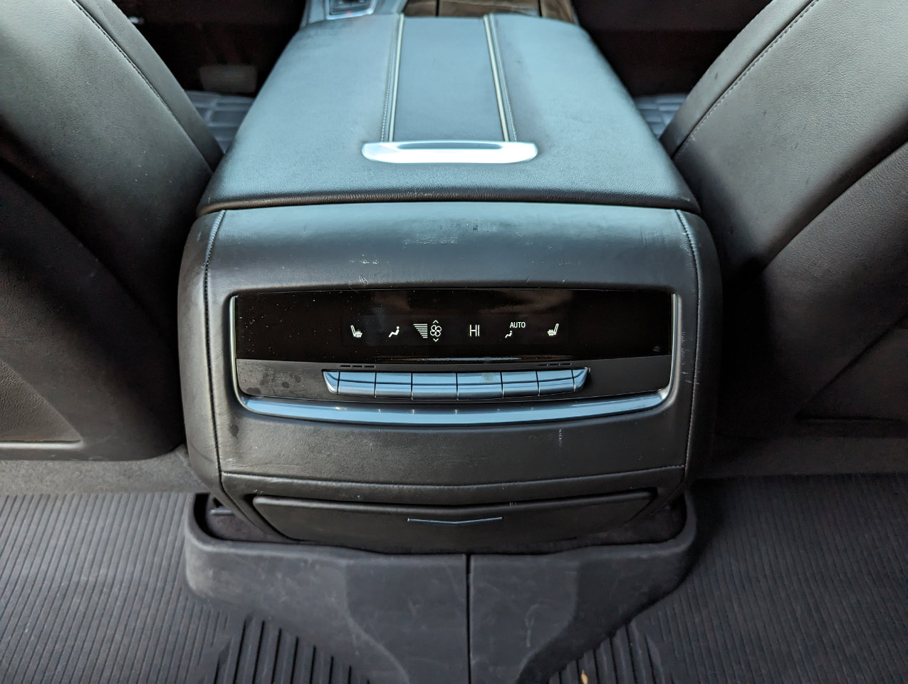 Used 2023 Cadillac Escalade Sport Platinum w/ LPO, Floor Liner Package image 39