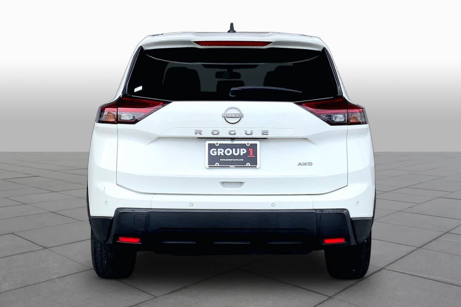 Used 2024 Nissan Rogue S AWD/4WD image 5