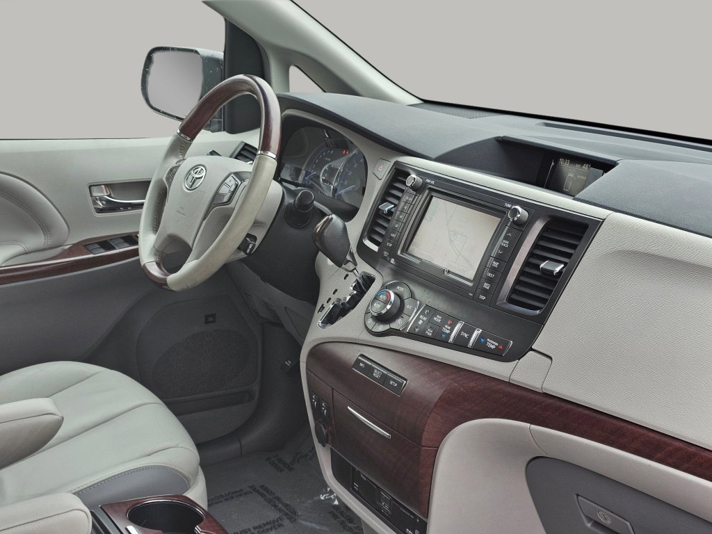 Used 2014 Toyota Sienna Limited w/ Limited Premium Package AWD/4WD image 29