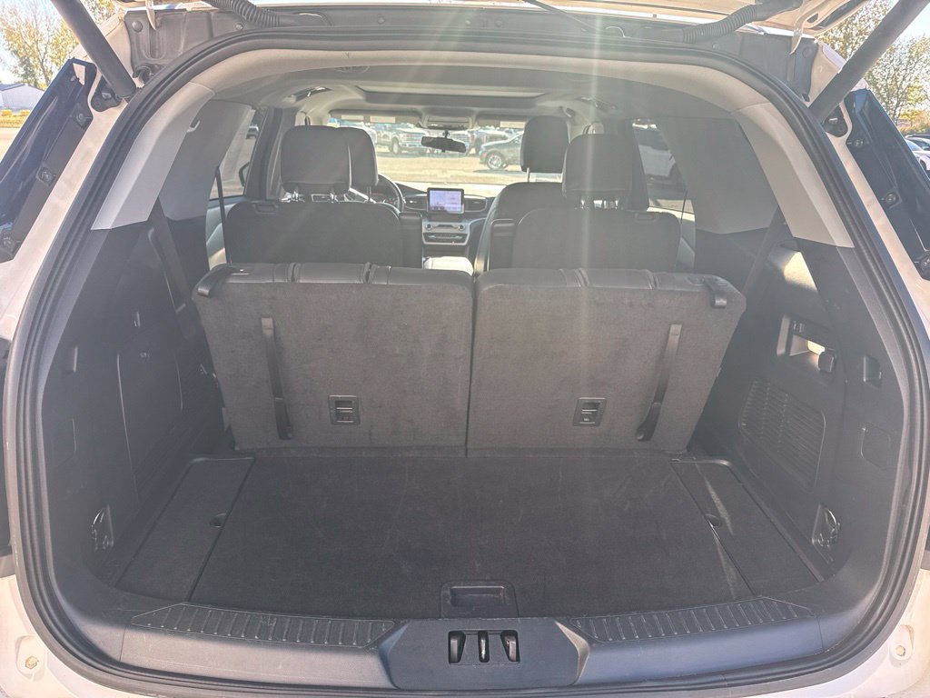 Certified 2023 Ford Explorer XLT w/ Equipment Group 202A AWD/4WD image 9
