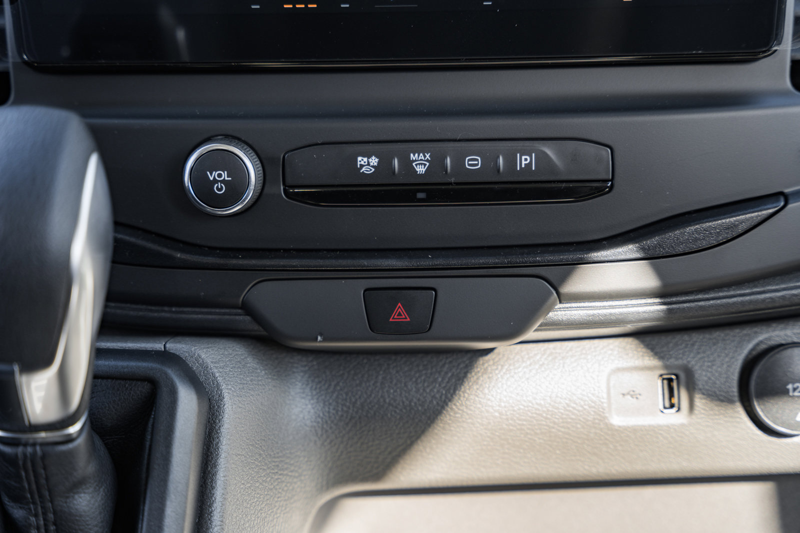 New 2026 Ford Transit 250 148 Medium Roof w/ Load Area Protection Package image 22