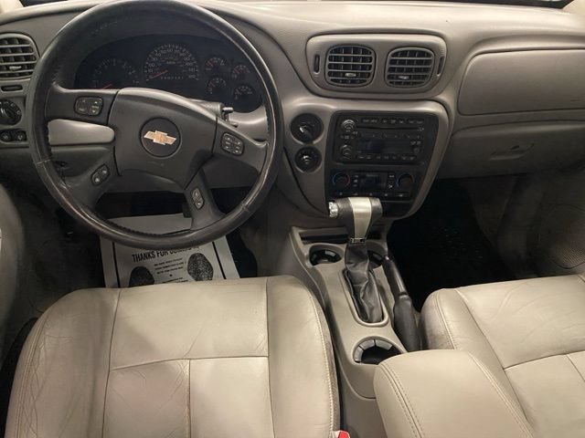 Used 2008 Chevrolet TrailBlazer LT w/ Sun And 6-Disc Cd Package AWD/4WD image 2