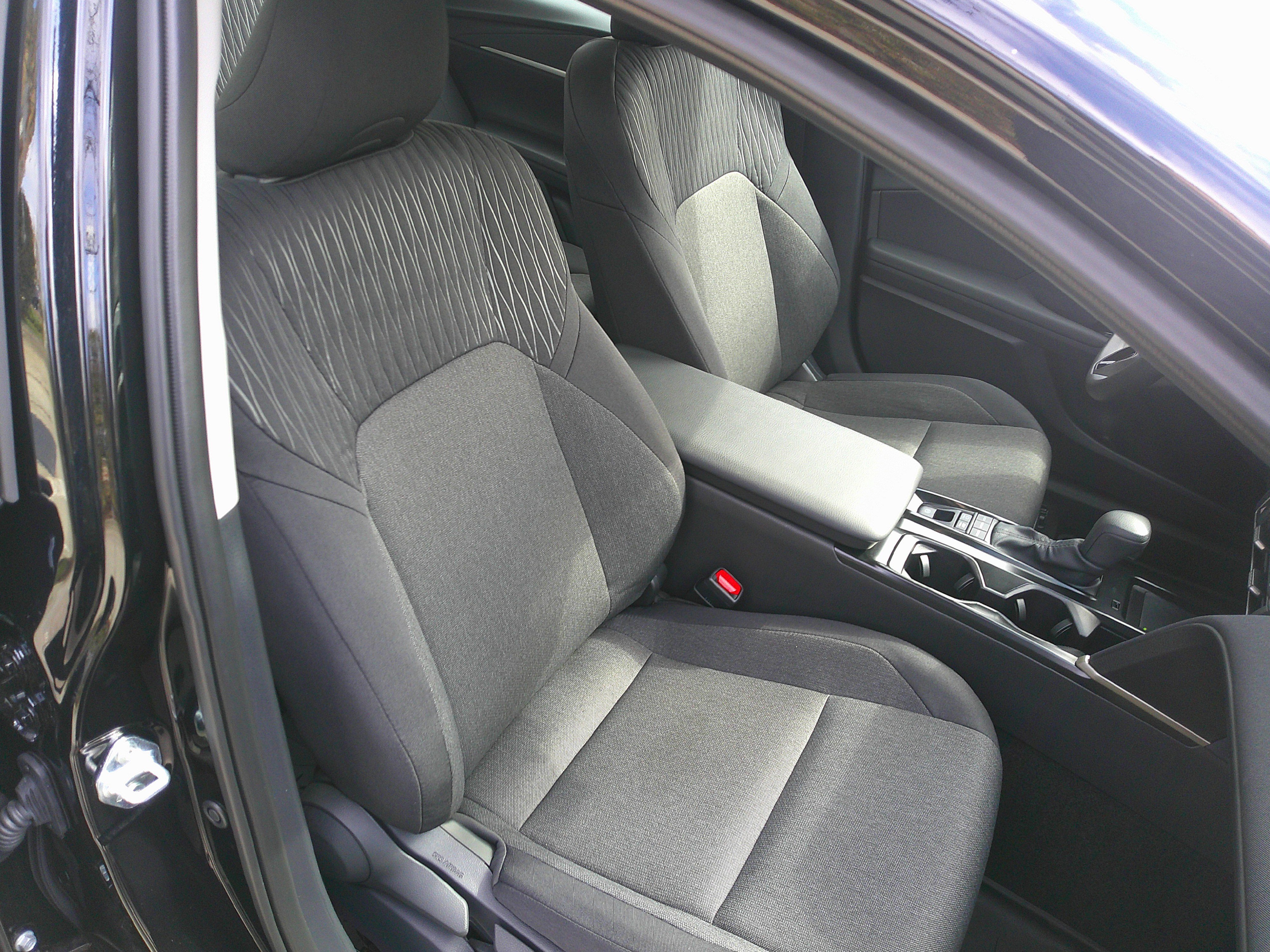 Used 2025 Toyota Camry LE image 33