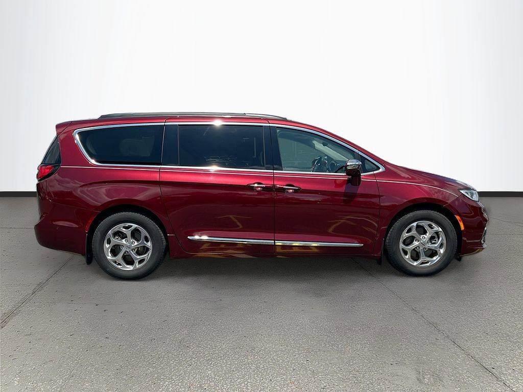 Used 2022 Chrysler Pacifica Limited FWD image 8